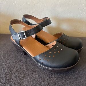 B.O.C. BORN CONCEPT LOW BLOCK HEEL SANDAL